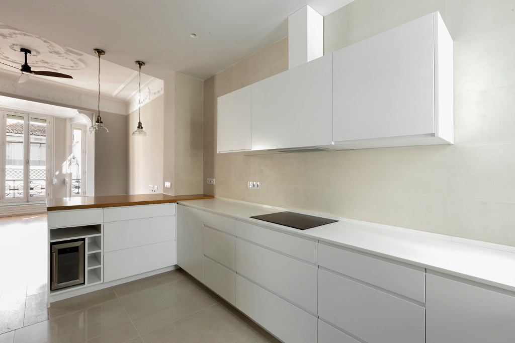 Módulo para vinoteca. Cerveró Obras