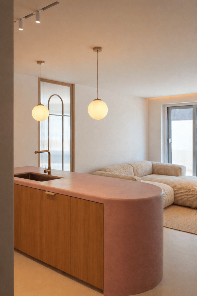 Cocina con barra color rosa